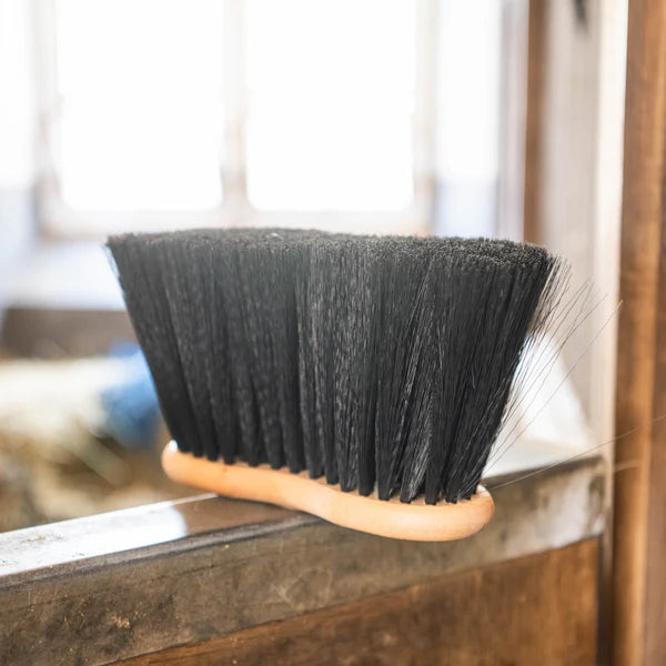 Shaped Maxi Soft Flick Brush