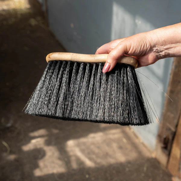 Shaped Maxi Soft Flick Brush